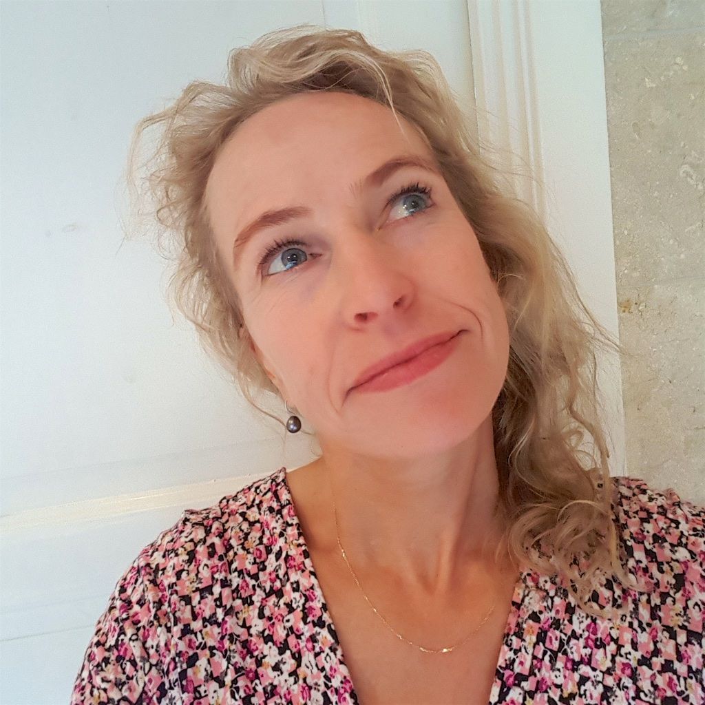 Øyenbryn og vipper er detaljer som forynger deg