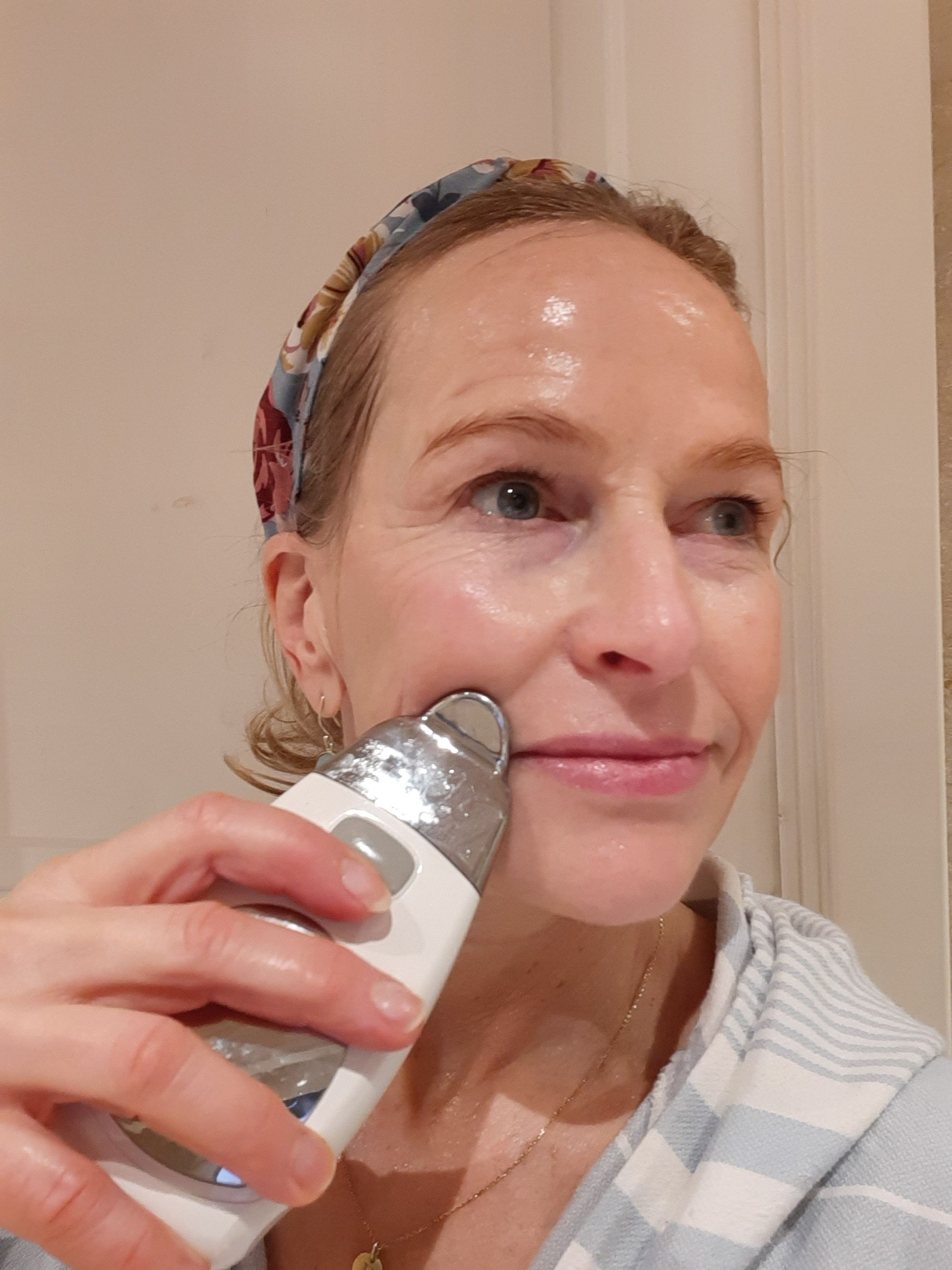 Galvanisk strøm for hudpleie som virker mot rynker